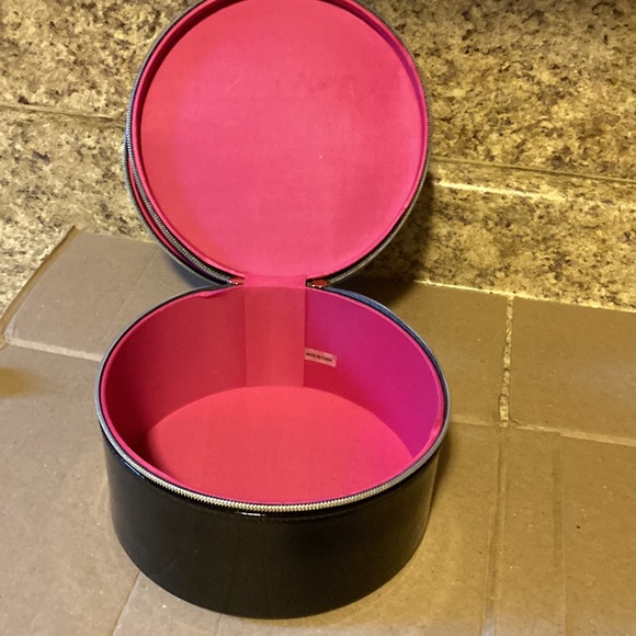 Gently used for storage literally almost brand new!Glass&zipper have stickers!! - Picture 3 of 4